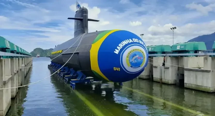 Submarino na área de lançamento